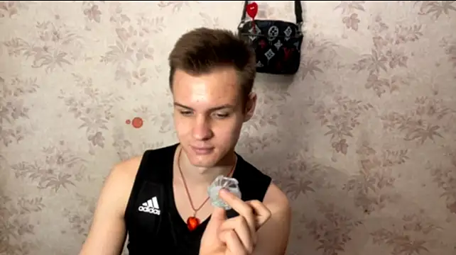 Show modela BigBabyMax na web-kameri