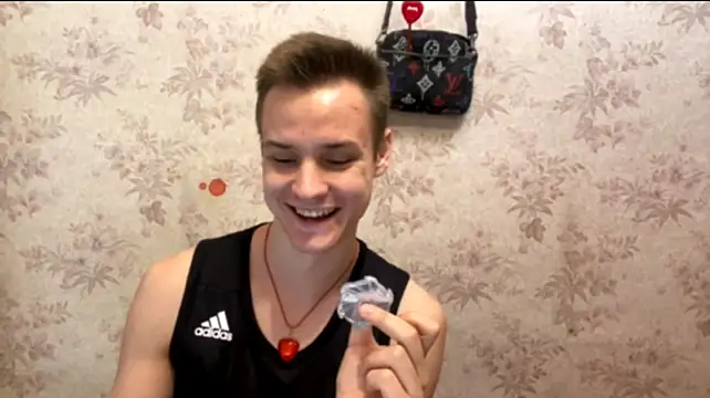 Show modela BigBabyMax na web-kameri