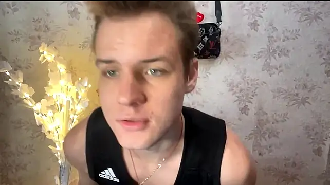 Show modela BigBabyMax na web-kameri