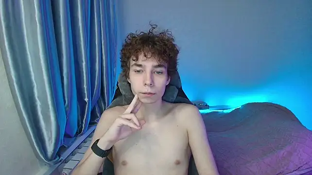 Adam_Kroy Show in webcam