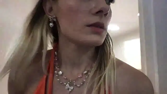 Chloe_StClaire's Webcam Show