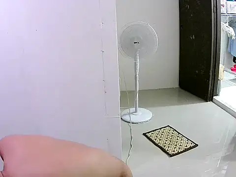 arc_toniee Show Webcam