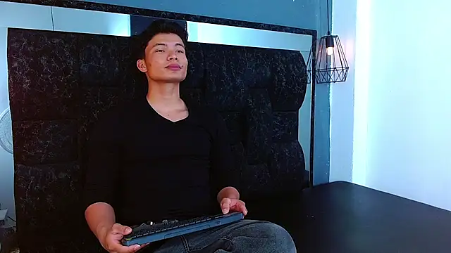 GoldenBoy_23 Webcam show
