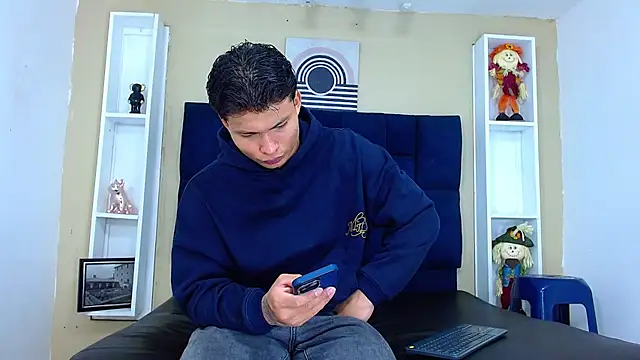 GoldenBoy_23 webcam show