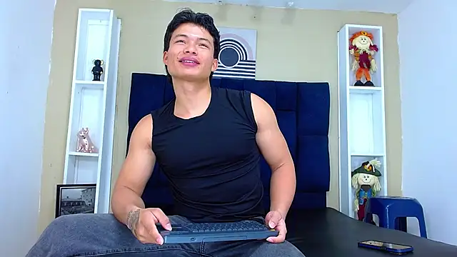 Show de GoldenBoy_23 na webcam