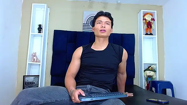 Show de GoldenBoy_23 na webcam