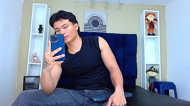 GoldenBoy_23 Webcamshow