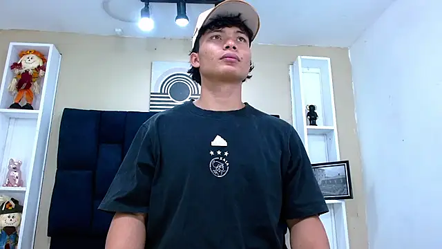 GoldenBoy_23n Webbikameraesitys