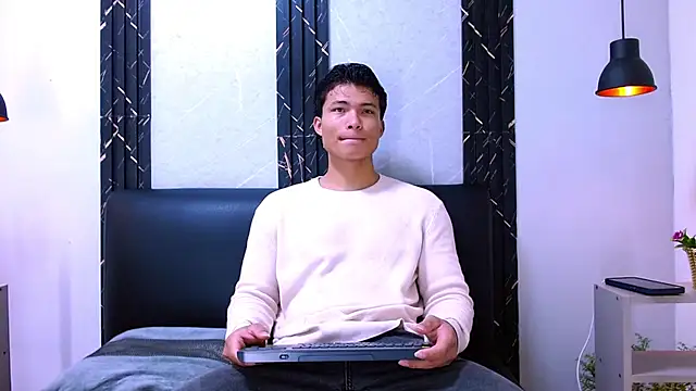 GoldenBoy_23 Webcam Show