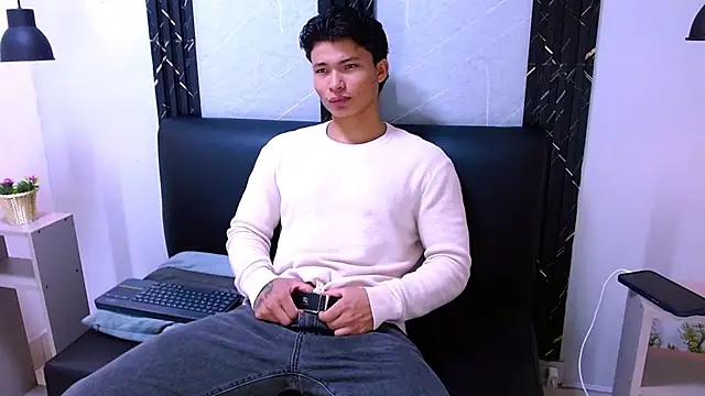 GoldenBoy_23 – webcam-show