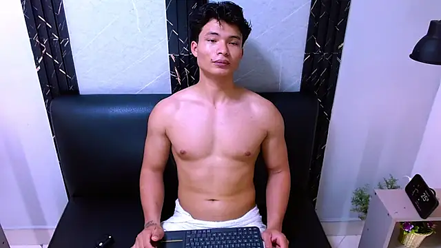 GoldenBoy_23 – webcam-show
