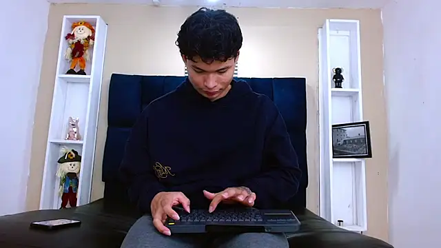 GoldenBoy_23 Show Webcam