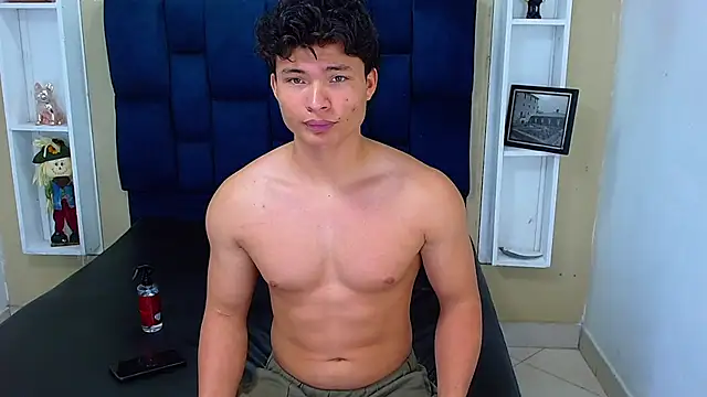 GoldenBoy_23 – webcam-show