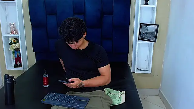 GoldenBoy_23n Webbikameraesitys