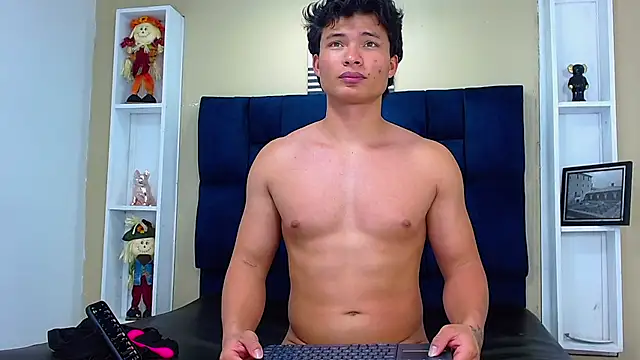 GoldenBoy_23 Webcam show