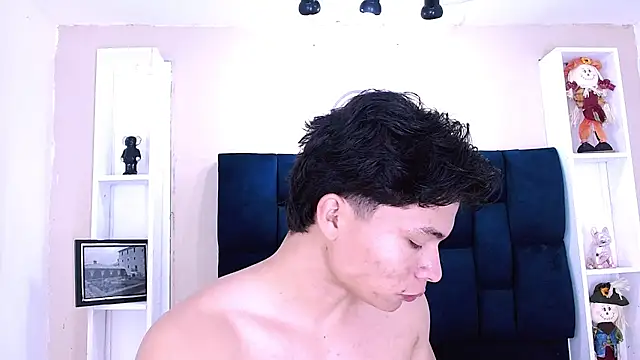 Pokazy przed kamerką – GoldenBoy_23