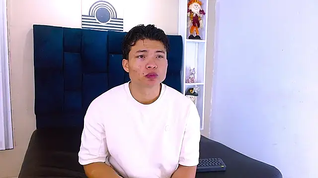 GoldenBoy_23 Webcam Show