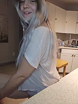 הופעת וובקאם של ScarletsWeb