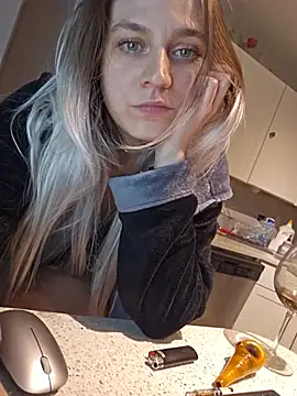 ScarletsWeb: вебкам-шоу