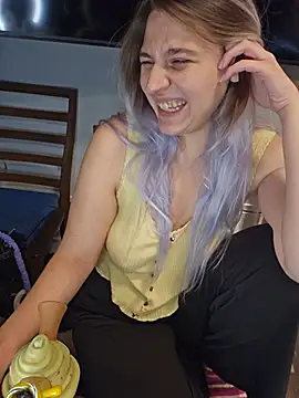 ScarletsWeb Show in webcam