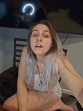 ScarletsWeb Show in webcam