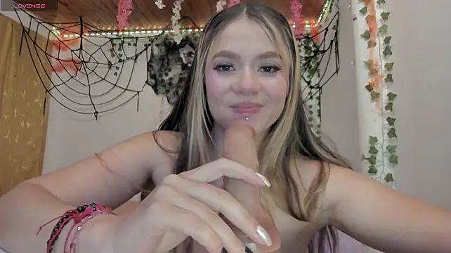 Pokazy przed kamerką – caroolina_sweet