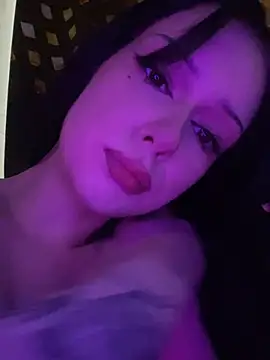 holly_mollyy_'s Live Sex Cam Show