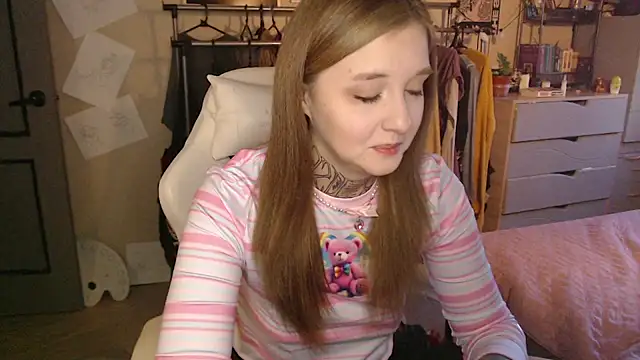 Taissa_Harmon Show in webcam