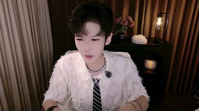 xiaohuihui-1012 Show Webcam
