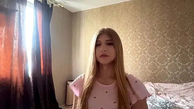 Show modela JuleGalarita na web-kameri