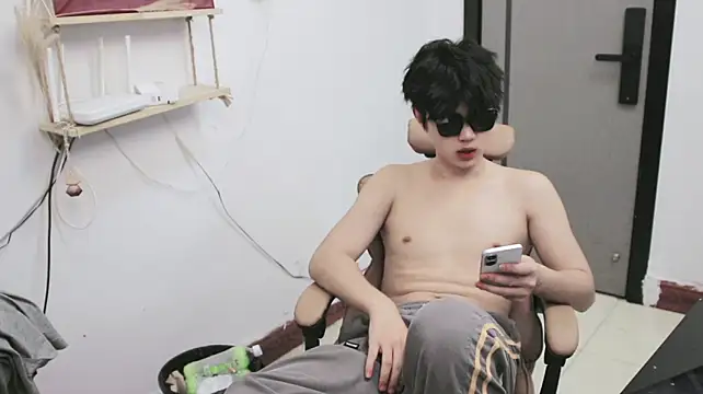 Uu_g Show in webcam