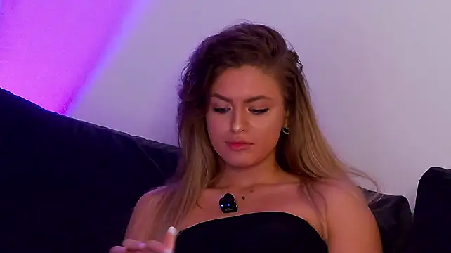 Aveenaquinn élő XXX-chatje