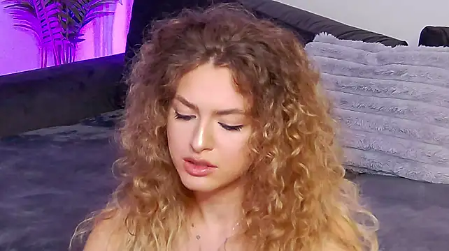 Онлайн чат XXX Aveenaquinn