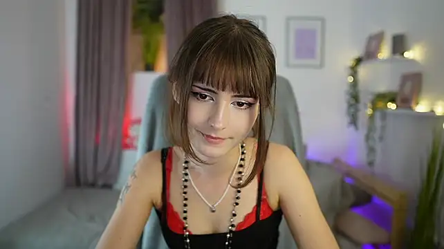 Ella_Young Adlı Modelin Canlı XXX Sohbeti