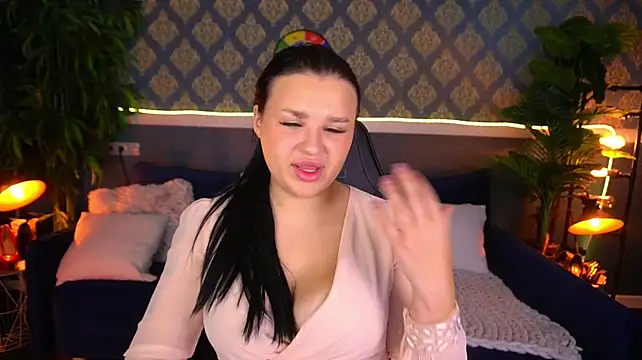 دردشة CherrryQueen الجنسية المباشرة