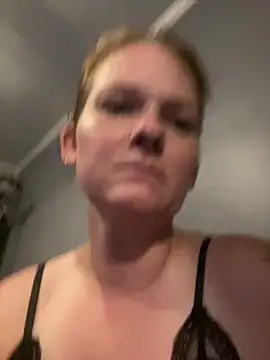 Show modela kaylababyluv na web-kameri