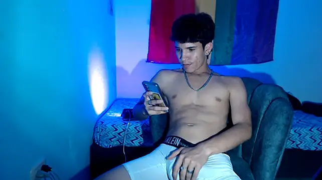 Zeus_lassuli Show in webcam