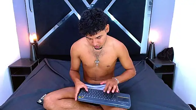Pertunjukan Kamera Web Marius_Ponce