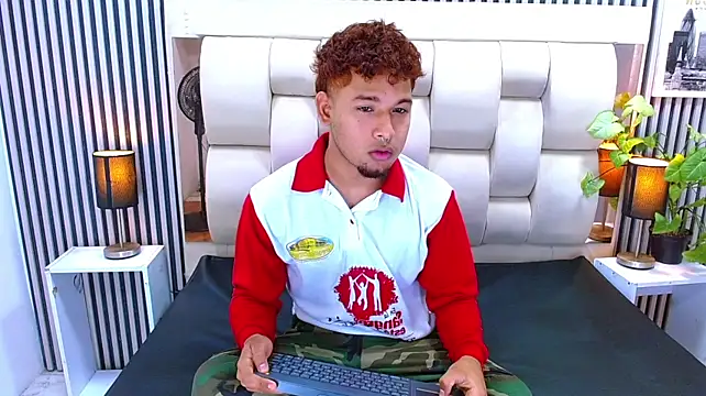 Pertunjukan Kamera Web Marius_Ponce