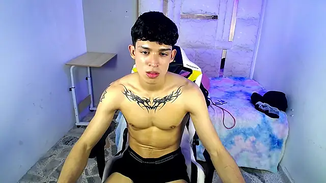 Liom_Gym: διαδικτυακό σόου στην κάμερα