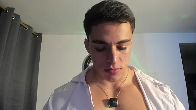 Enzo_Vega Show in webcam