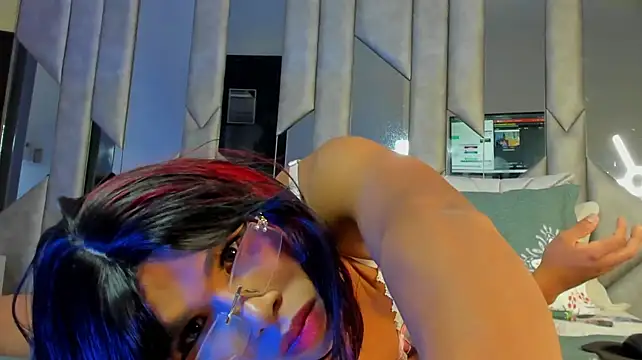 Valentina_Hots: διαδικτυακό σόου στην κάμερα