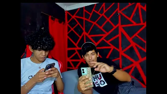 Show modela FRIENDS_LATINOS na web-kameri