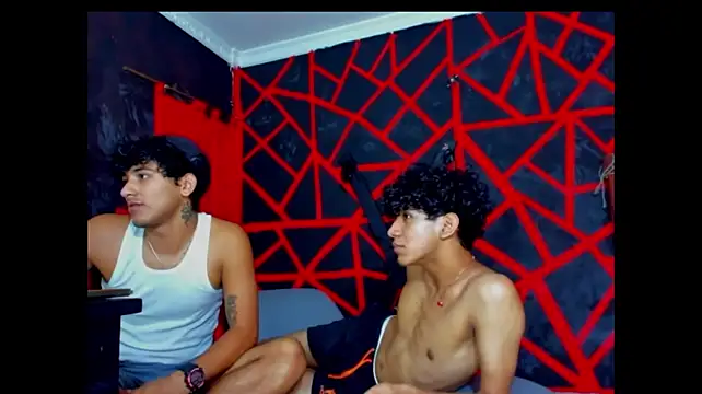 FRIENDS_LATINOS Webcam show