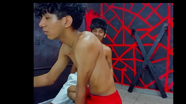 FRIENDS_LATINOS Webcam show