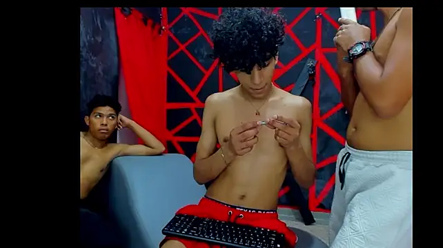 FRIENDS_LATINOS: вебкам-шоу