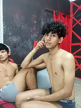 Show modela FRIENDS_LATINOS na web-kameri