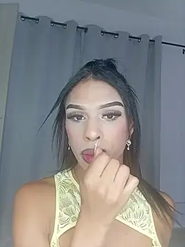 Show modela KeitinThompson na web-kameri