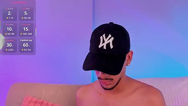Show modela ApoloXanthos na web-kameri