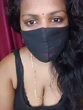 Pokazy przed kamerką – tamil_chocoqueen